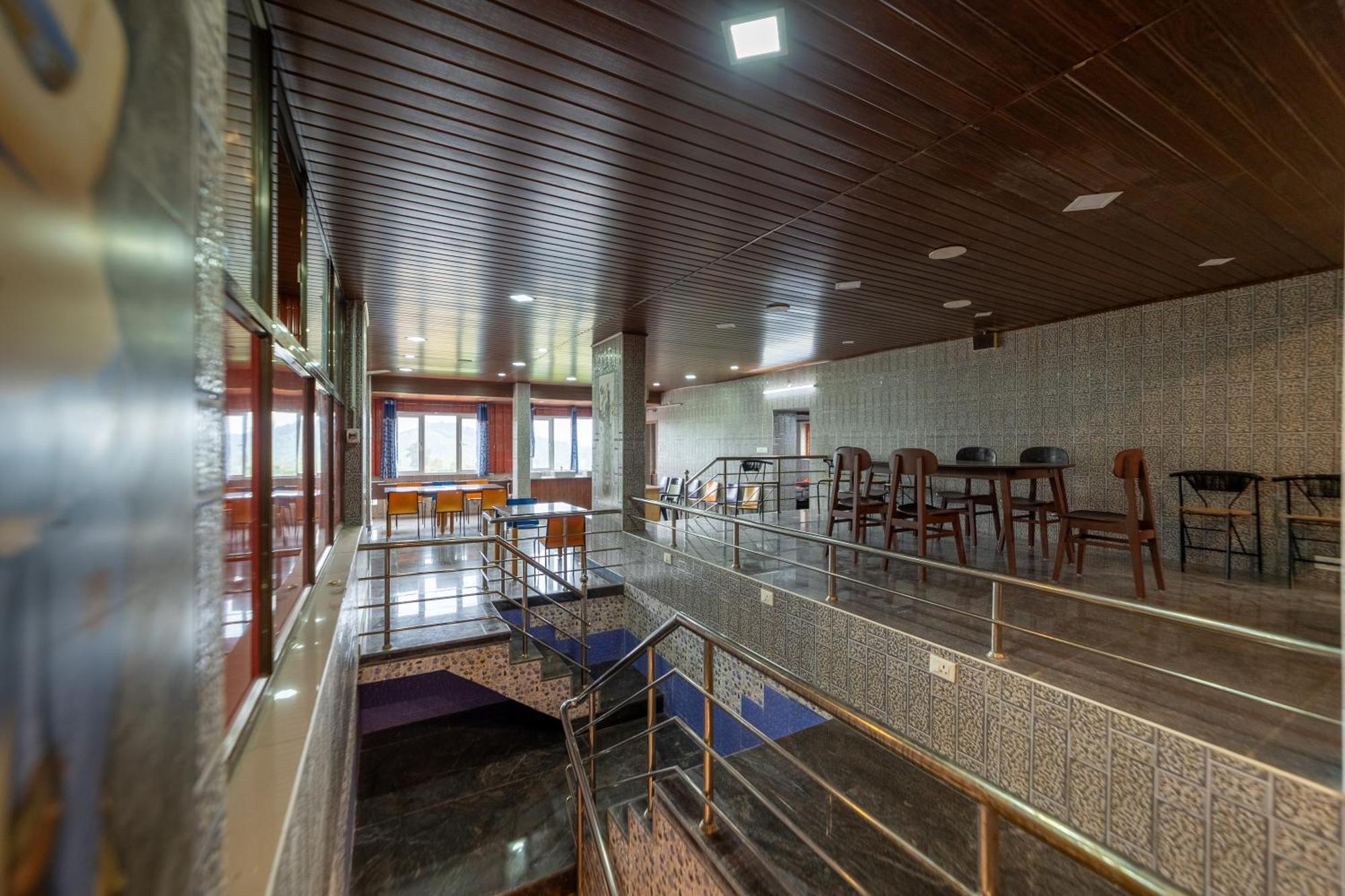 Sri Nandha Luxury Comforts Vālpārai Exteriör bild