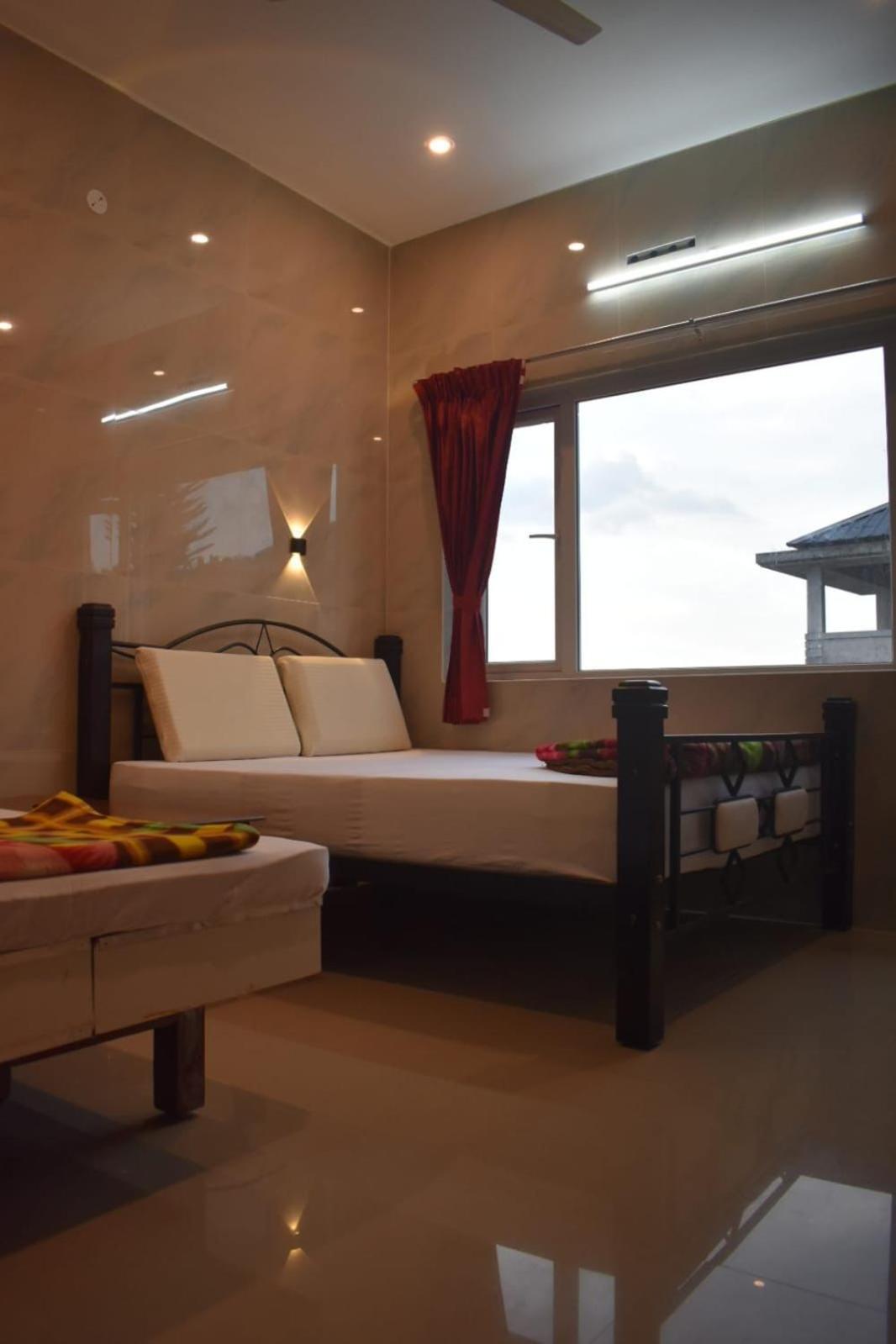 Sri Nandha Luxury Comforts Vālpārai Exteriör bild