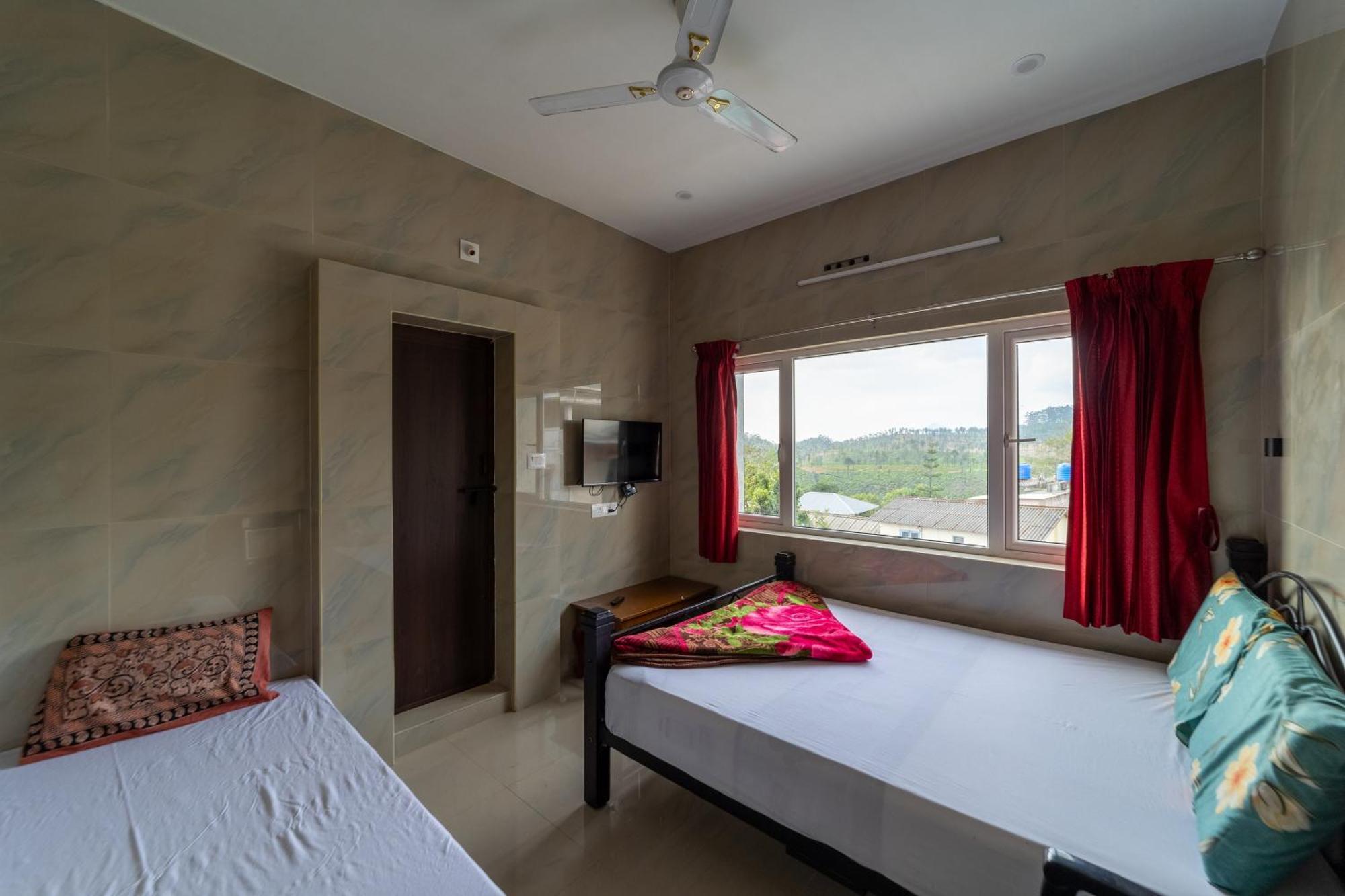 Sri Nandha Luxury Comforts Vālpārai Exteriör bild