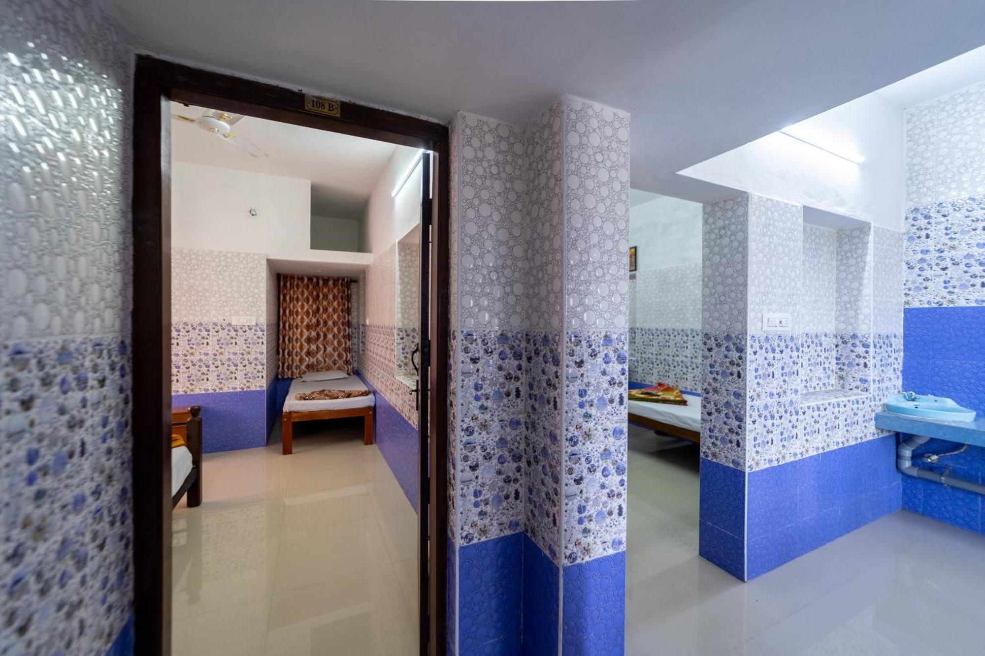 Sri Nandha Luxury Comforts Vālpārai Exteriör bild